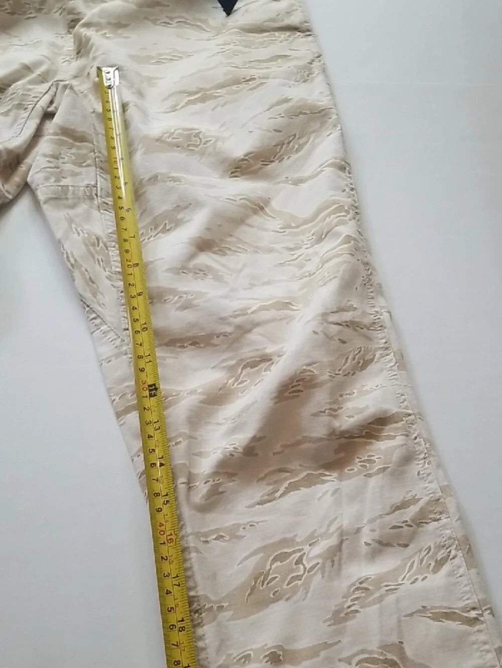 Carhartt Beige Tiger-Stripe Camo Pants/ Jogging with White Logo Patch